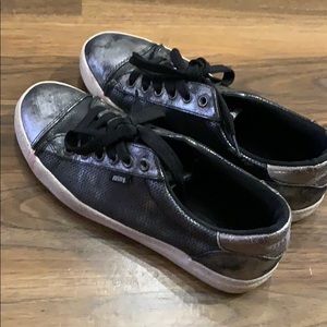 💕Metallic Silver Sneakers